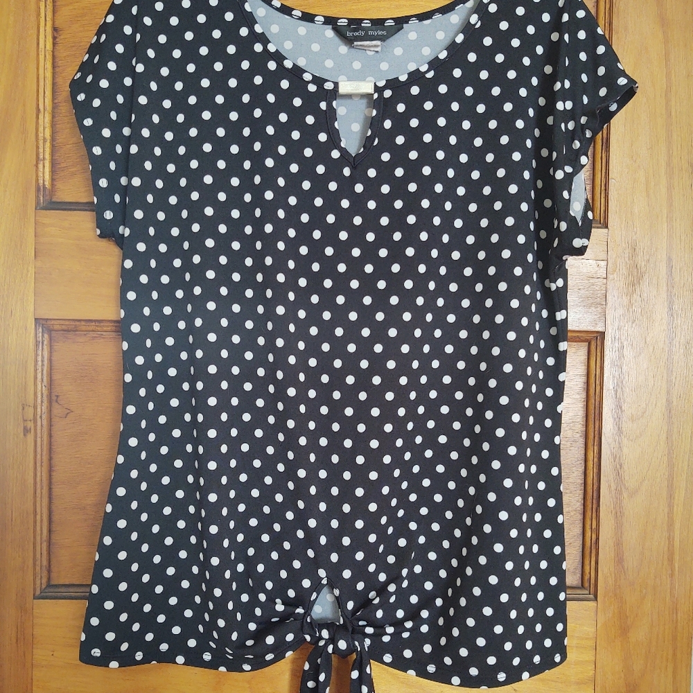 ⚪⚫Black & White Polka Dot Top⚫⚪